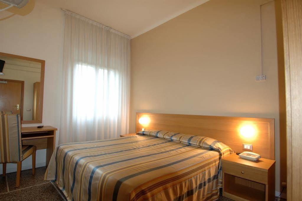 Hotel Moderno ปิซา ภายนอก รูปภาพ