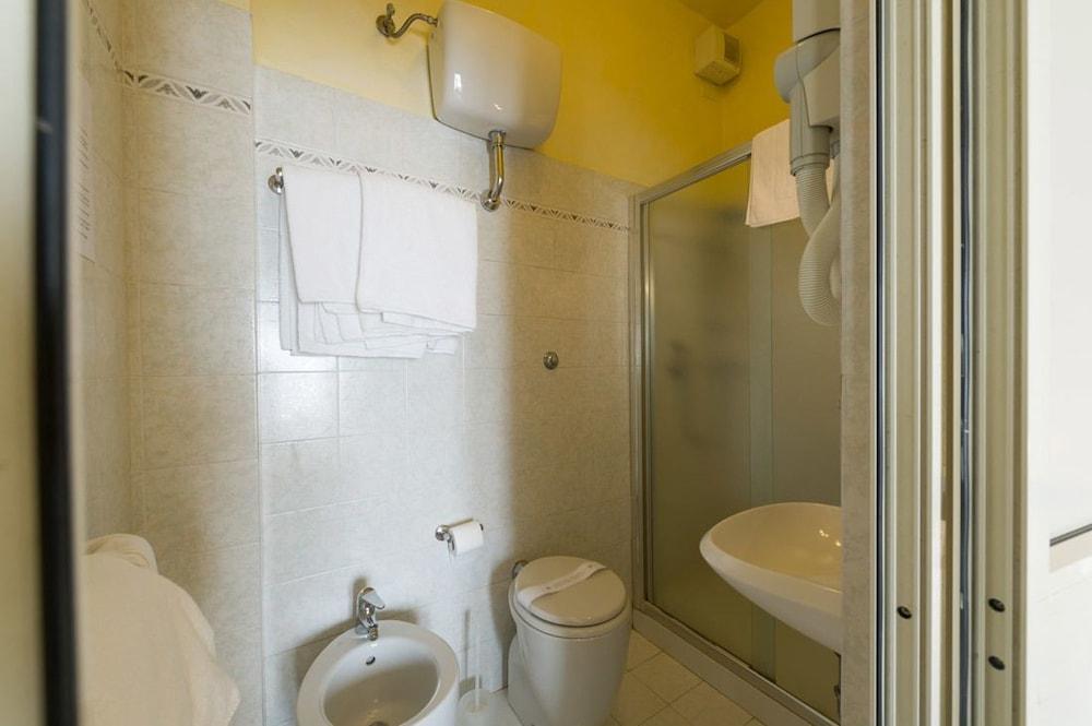 Hotel Moderno ปิซา ภายนอก รูปภาพ